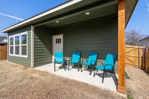 Rockstar Retreat•Elvis room•Private yard•W/D - Image 3