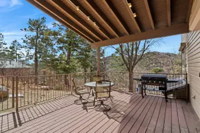 Fully Equipped Cabin with Pool Table and Game Room - Image 4