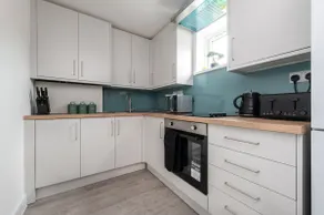 Compton House - 4 Bed - Image 2