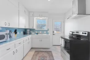Chic 2BR Oasis | Prime ATX Location, Stylish Stay - Image 2