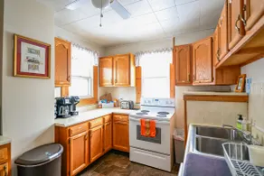 Roomy Upstairs Apartment - Image 3