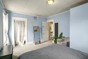 Roomy Upstairs Apartment - Image 4