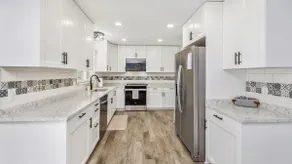 Lake Shore Luxury 4 bed | 2 bath - Image 3