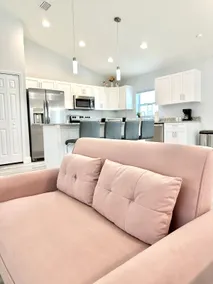 White Oak Spacious and Comfy - Image 5