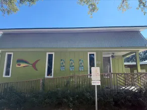 Fish Tales- A Pet Friendly Bungalow in Gulf Shores - Image 2