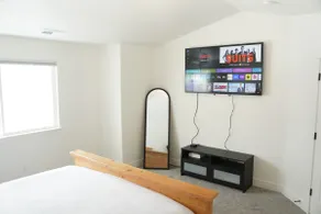 Modern Mapleton Retreat - Image 4