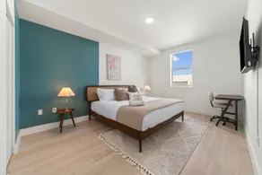 Two Bedrooms | King Suite Comfort | Free Parking - Image 3