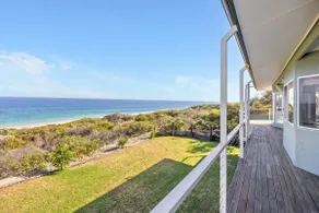Salt & Peppermint Beachfront Escape Stunning Views - Image 3