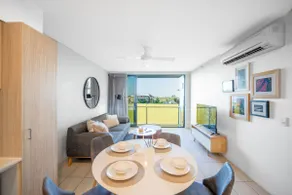 Boutique Hamilton Stay Portside - Image 3