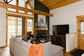 Luxurious 3BR/2BA Eagle Crest Chalet on Golf Course w/ Private Hot Tub & Garage - Image 5