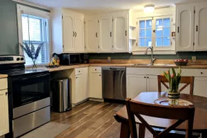 Charming home - centrally located, close to city - Image 3