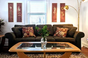 Charming home - centrally located, close to city - Image 2