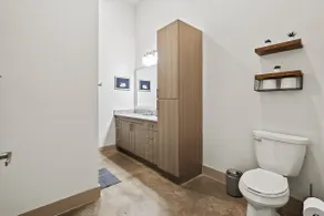 Modern & Chic 1B Apt by Bishop & Downtown - Image 4