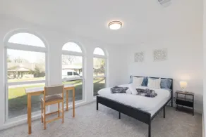 Modern Home, Sleeps 10 + Games - Image 4