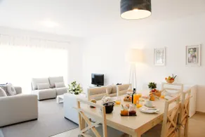 Modern Apartment with Condominium Pool - Image 4
