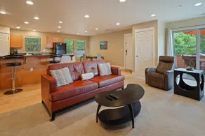The Downtowner Apartment - Image 2