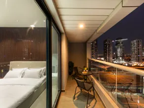 Luxury Apartment In the Heart of Dubai Marina - Image 2