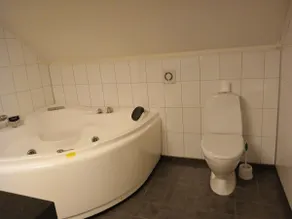 TopFloor ; Bed & Bath - Image 3