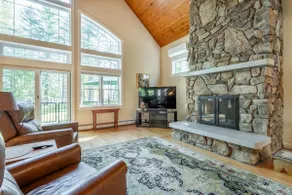 Spacious Lakehouse +Private Dock+Firepit+Kayaks - Image 5