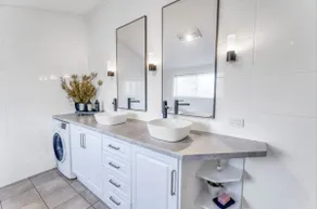 Charlotte Suite - Your Boutique Retreat in Dubbo - Image 2