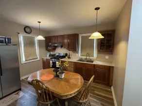 Historical home. 4 BDR. Spacious. Kitchen &dining - Image 3
