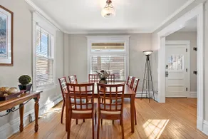 Charming 2 story close to Venue - Image 3