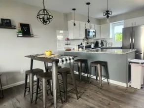 A Spacious Townhome in Newton - Unit D - Image 4