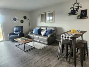 A Spacious Townhome in Newton - Unit D - Image 2