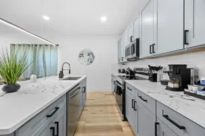 Stylish and Cozy Dallas 3 BDR - Image 3
