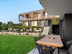 Lumiere-Stunning Coastal Retreat - Image 2