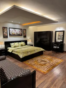 Mall Road Luxury 2BHK w/ Balcony & WiFi - Image 2