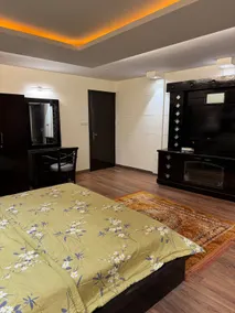 Mall Road Luxury 2BHK w/ Balcony & WiFi - Image 5