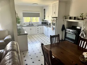 Country Home on Cromie Street - Image 3