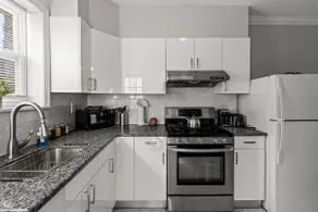 Stadium District Quarters | 3 Bedrooms + Game Room - Image 4