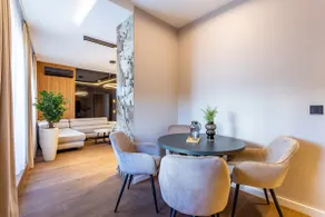 Deluxe Two-Bedroom Apartment - Image 4