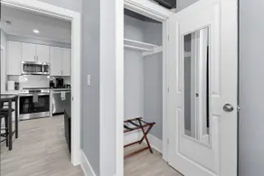 The Capitol Suite + 2Bed Condo+Private Parking - Image 5