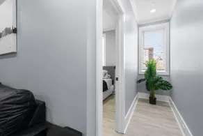 NewLuxCondo 2bed+Laundry+Parking - Image 4