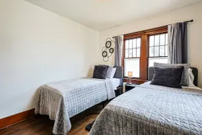 Charming 2 Bedroom Home - Image 3