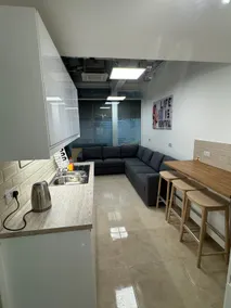 Carmans Rooms - Guinness Suite - Image 5