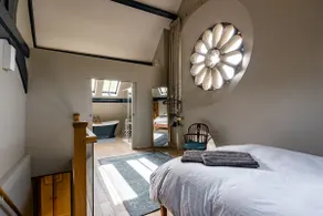 Loft apartment in converted Cotswold church - Image 2