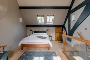 Loft apartment in converted Cotswold church - Image 5