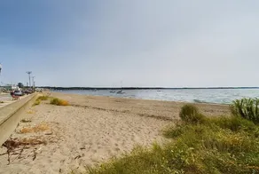 Beach House in Portsmouth - Image 2