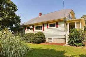Beach House in Portsmouth - Image 3