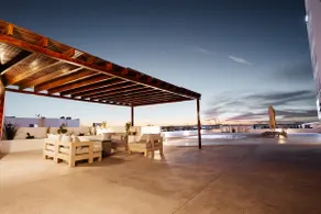 Spectacular Loft with heated pool - Image 4