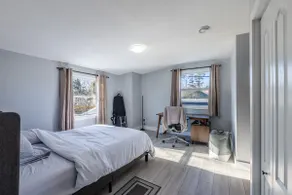 Executive Home in Bowring Park - Image 5