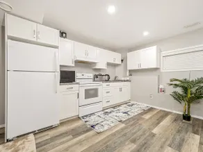Private Basement Suite - Image 4