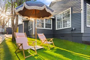 Stylish & Lux Stay | Walk to Top Eats, Bars & UT - Image 5