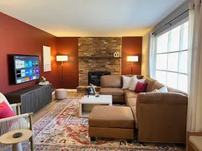 Freshly Remodeled! The Carnation House - Image 4