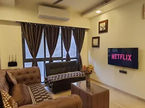Charming 1BHK 5 mins to BKC + Parking + TV + Wi-Fi - Image 2