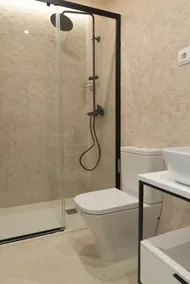 Apartamentos de Lourdes 2, Apartment with king-size bed. - Image 4